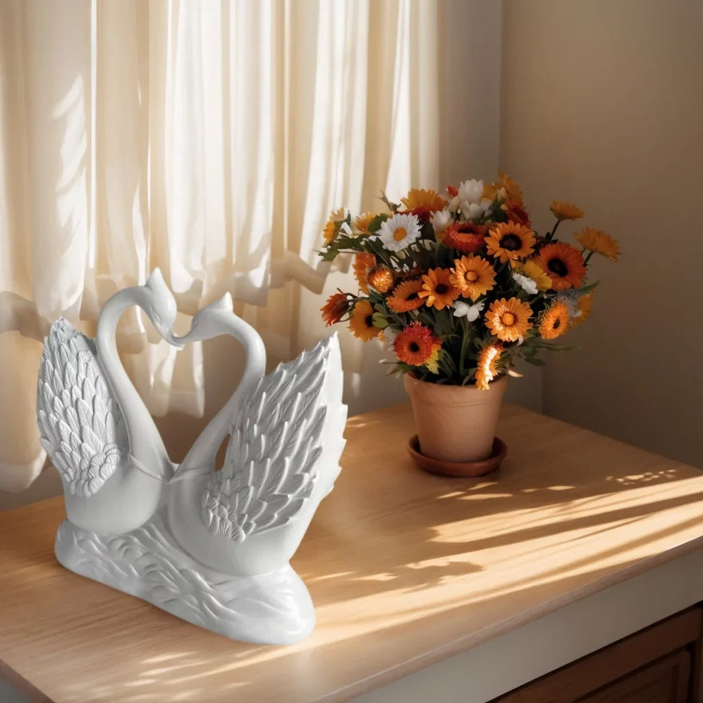 1 Piece of Simple and Modern Heart-To-Heart Couple Swan Statue Ornament, Romantic Love Home Decoration, Romantic Art Sculpture for Living Room Tabletop